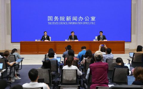非洲猪瘟防控要坚持防疫生产两手抓 ——农业农村部副部长于康震解读国务院《关于加强非洲猪瘟防控工作的意见》并答记者问