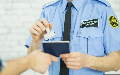 关于进一步规范携带宠物入境检疫监管工作的公告