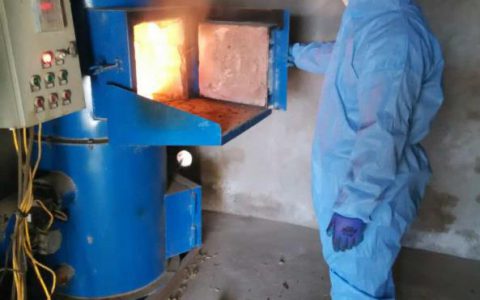 基层兽医在行动  内蒙古乌拉特前旗—重措施抓落实对生猪屠宰场进行检查指导